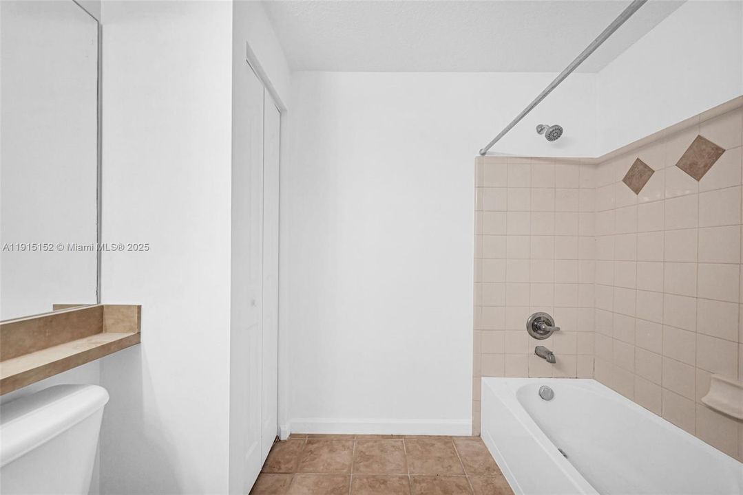 For Sale: $349,000 (2 beds, 2 baths, 1213 Square Feet)