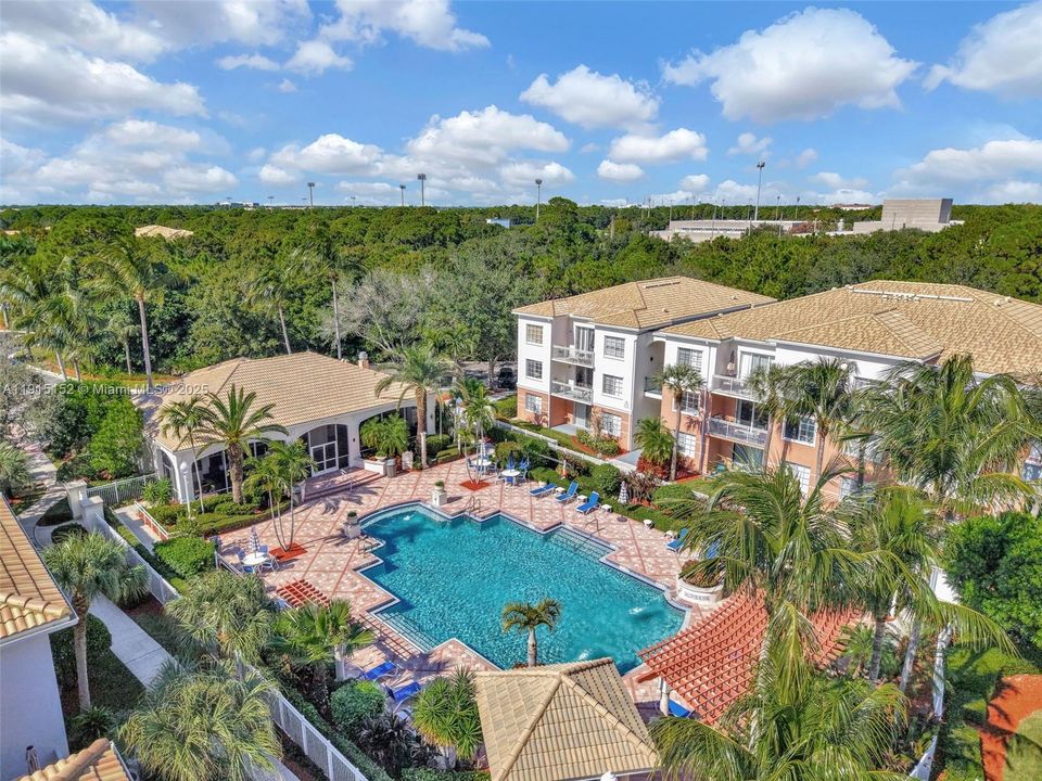 For Sale: $349,000 (2 beds, 2 baths, 1213 Square Feet)