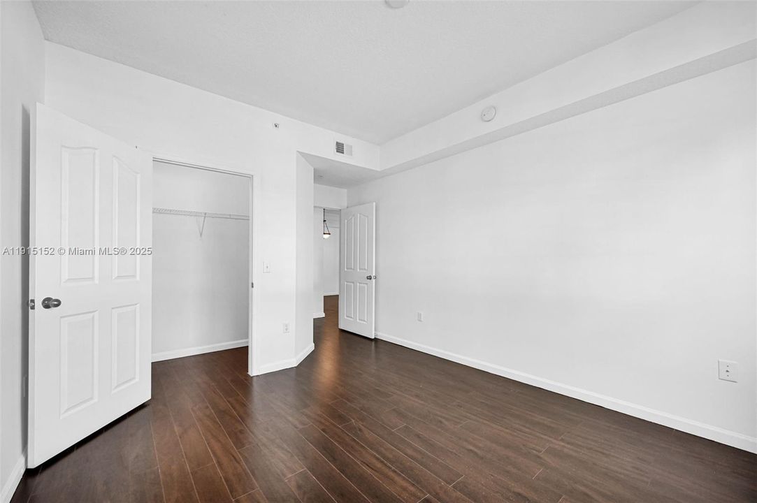 For Sale: $349,000 (2 beds, 2 baths, 1213 Square Feet)