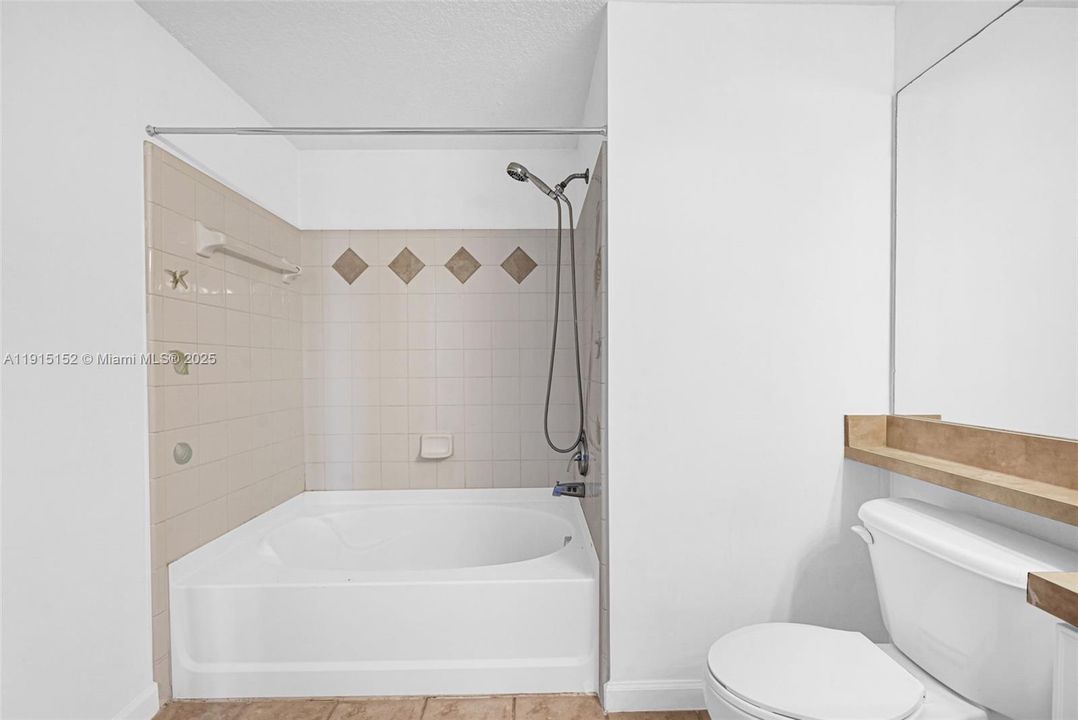 For Sale: $349,000 (2 beds, 2 baths, 1213 Square Feet)