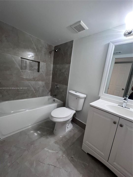 Activo con contrato: $2,800 (2 camas, 2 baños, 1054 Pies cuadrados)