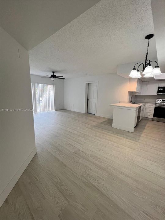 Activo con contrato: $2,800 (2 camas, 2 baños, 1054 Pies cuadrados)