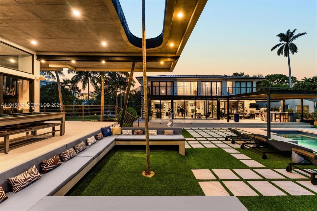 For Sale: $10,750,000 (5 beds, 6 baths, 6162 Square Feet)