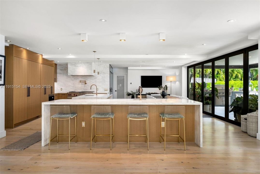 For Sale: $10,750,000 (5 beds, 6 baths, 6162 Square Feet)