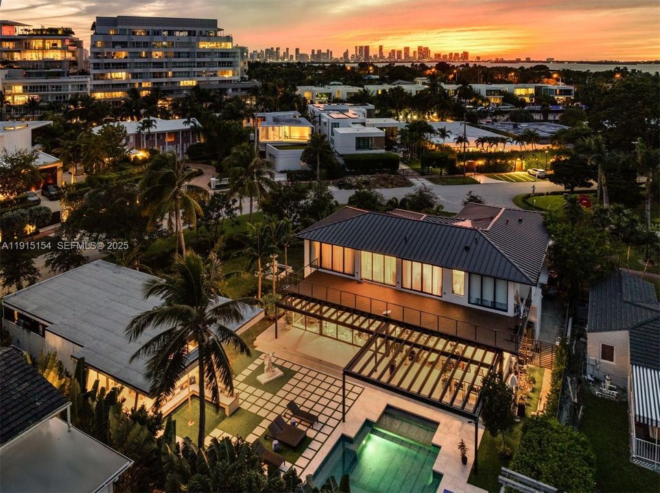 For Sale: $10,750,000 (5 beds, 6 baths, 6162 Square Feet)