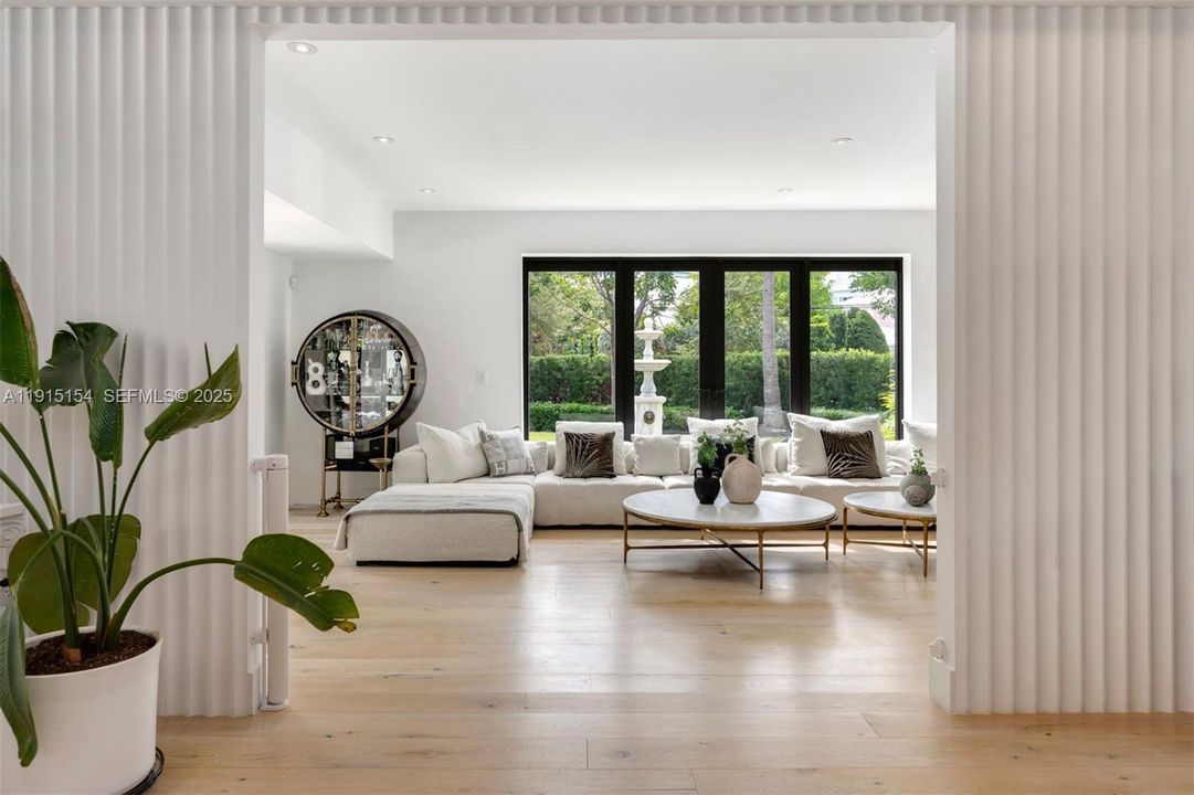 For Sale: $10,750,000 (5 beds, 6 baths, 6162 Square Feet)