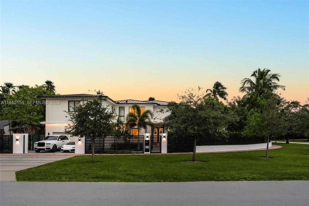 For Sale: $10,750,000 (5 beds, 6 baths, 6162 Square Feet)