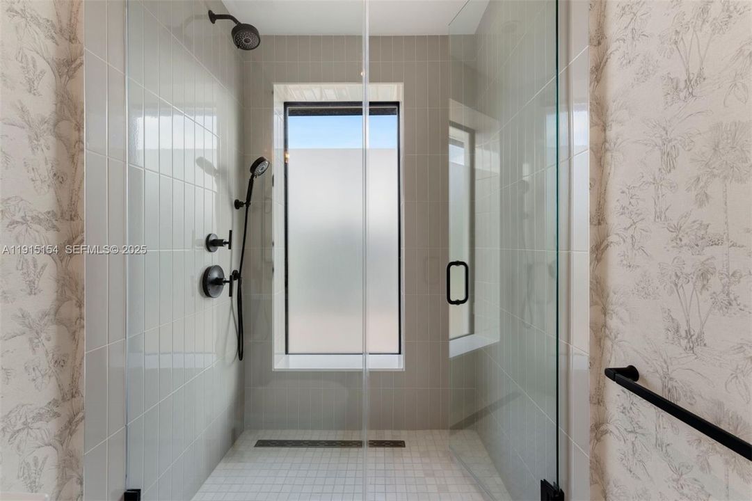 For Sale: $10,750,000 (5 beds, 6 baths, 6162 Square Feet)