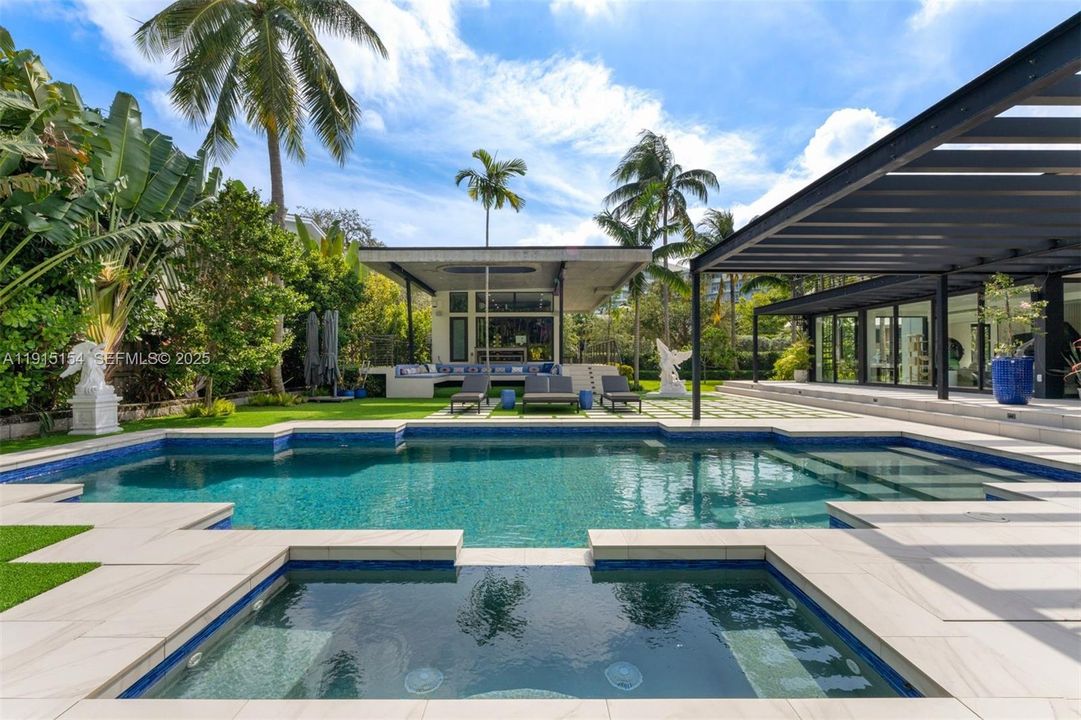 For Sale: $10,750,000 (5 beds, 6 baths, 6162 Square Feet)