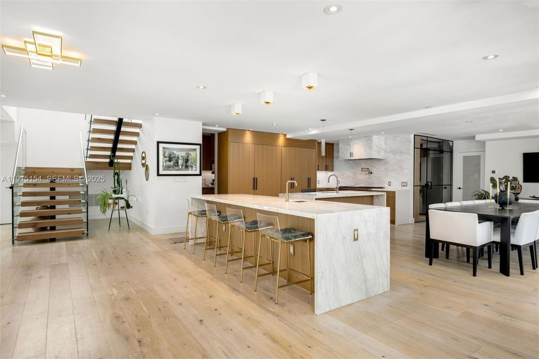 For Sale: $10,750,000 (5 beds, 6 baths, 6162 Square Feet)