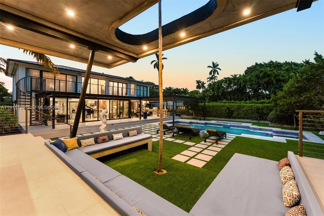 For Sale: $10,750,000 (5 beds, 6 baths, 6162 Square Feet)