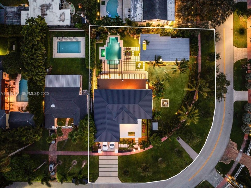 For Sale: $10,750,000 (5 beds, 6 baths, 6162 Square Feet)