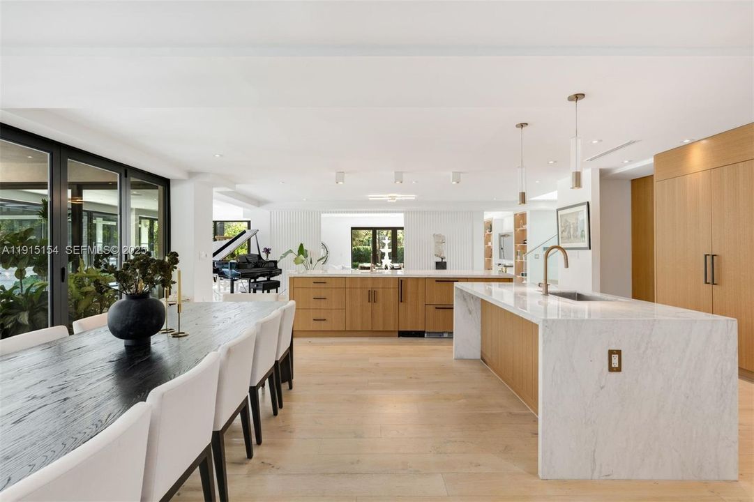 For Sale: $10,750,000 (5 beds, 6 baths, 6162 Square Feet)