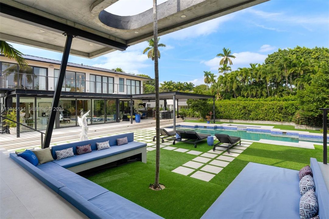 For Sale: $10,750,000 (5 beds, 6 baths, 6162 Square Feet)