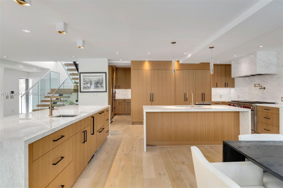 For Sale: $10,750,000 (5 beds, 6 baths, 6162 Square Feet)