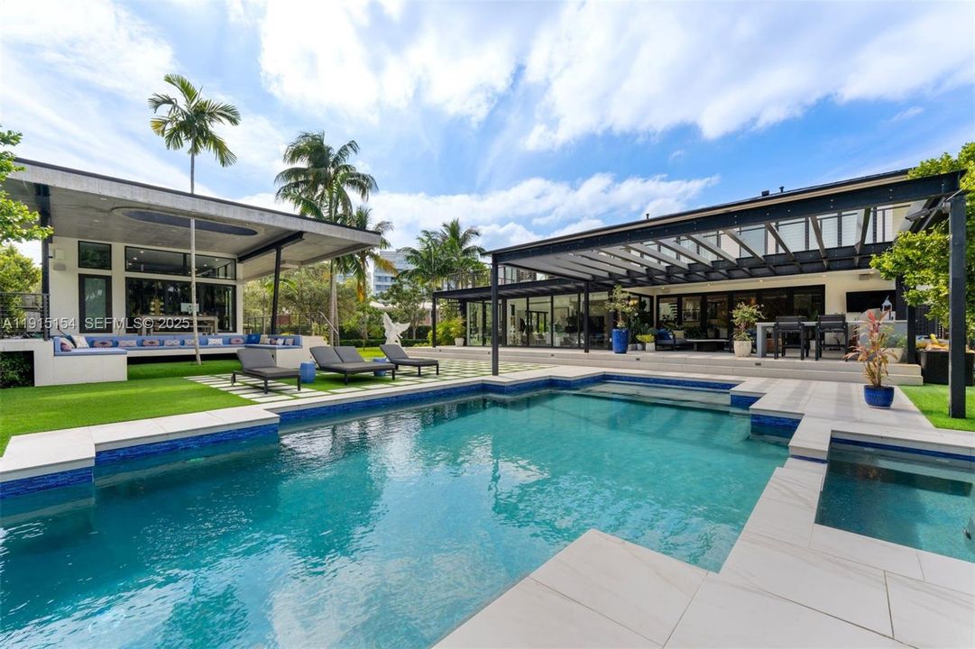 For Sale: $10,750,000 (5 beds, 6 baths, 6162 Square Feet)