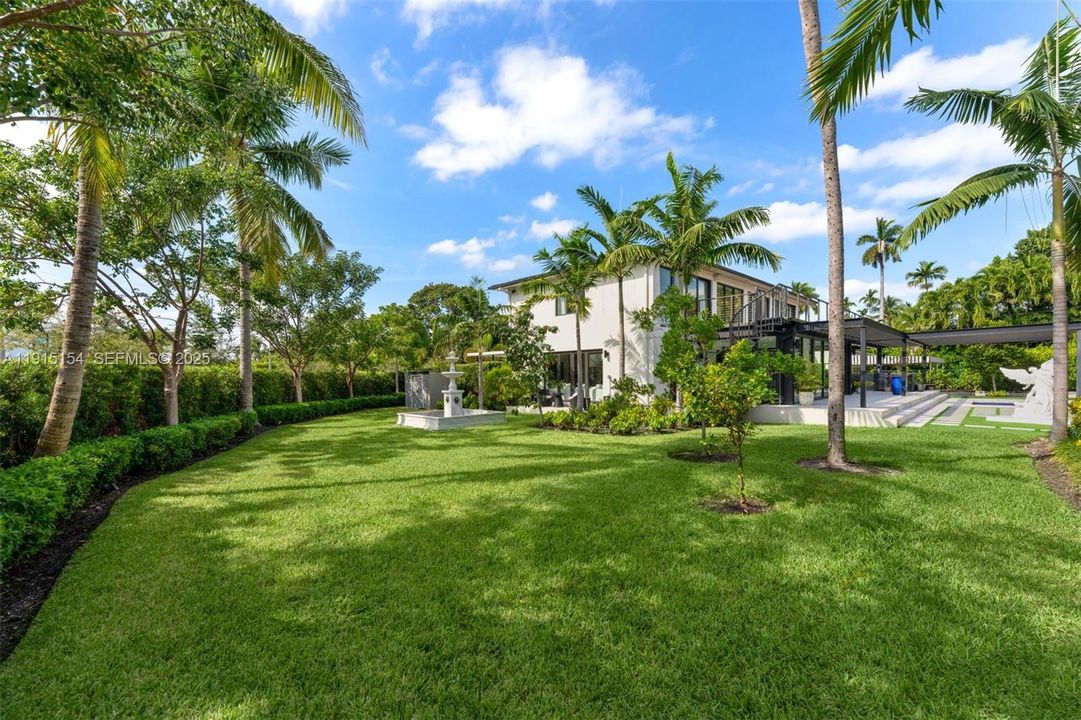 For Sale: $10,750,000 (5 beds, 6 baths, 6162 Square Feet)