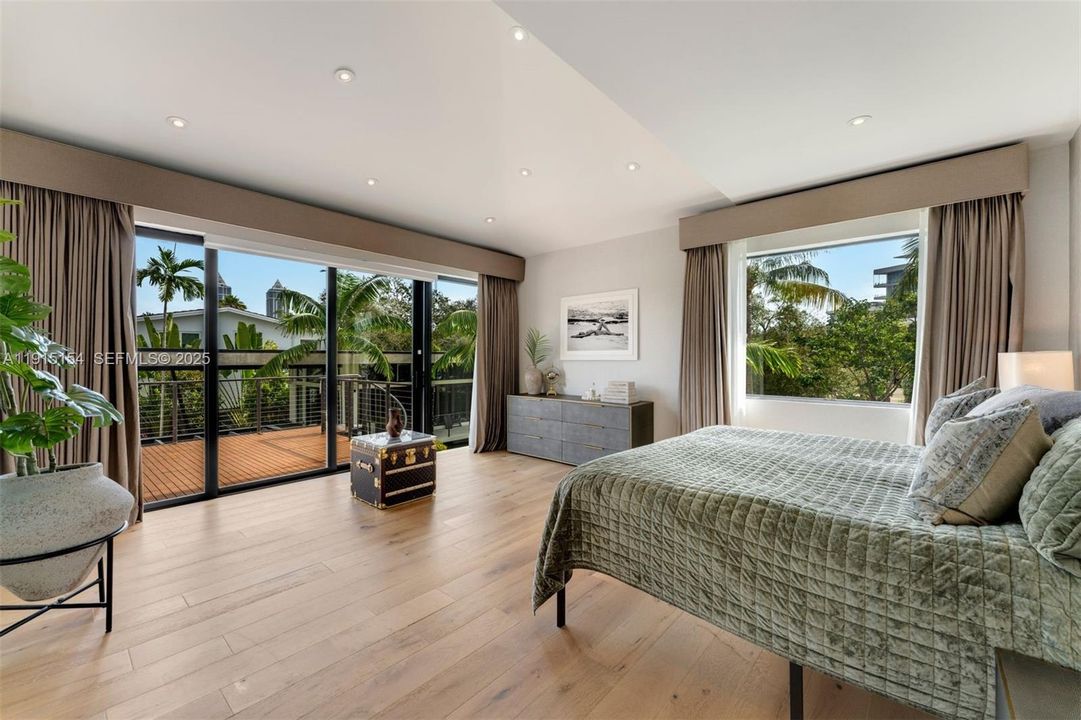 For Sale: $10,750,000 (5 beds, 6 baths, 6162 Square Feet)