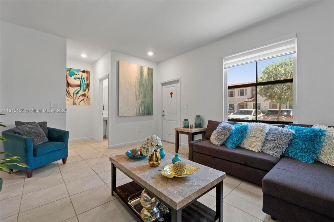 For Rent: $2,800 (3 beds, 2 baths, 1483 Square Feet)