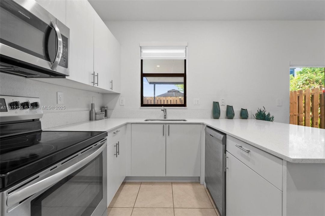 For Rent: $2,800 (3 beds, 2 baths, 1483 Square Feet)