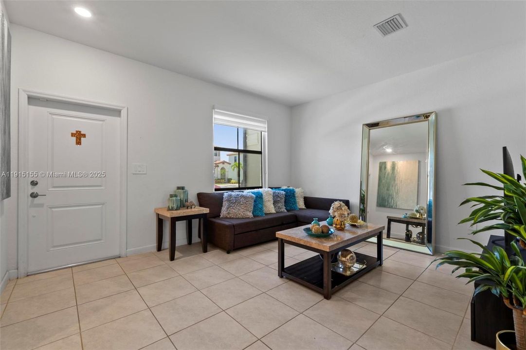 For Rent: $2,800 (3 beds, 2 baths, 1483 Square Feet)