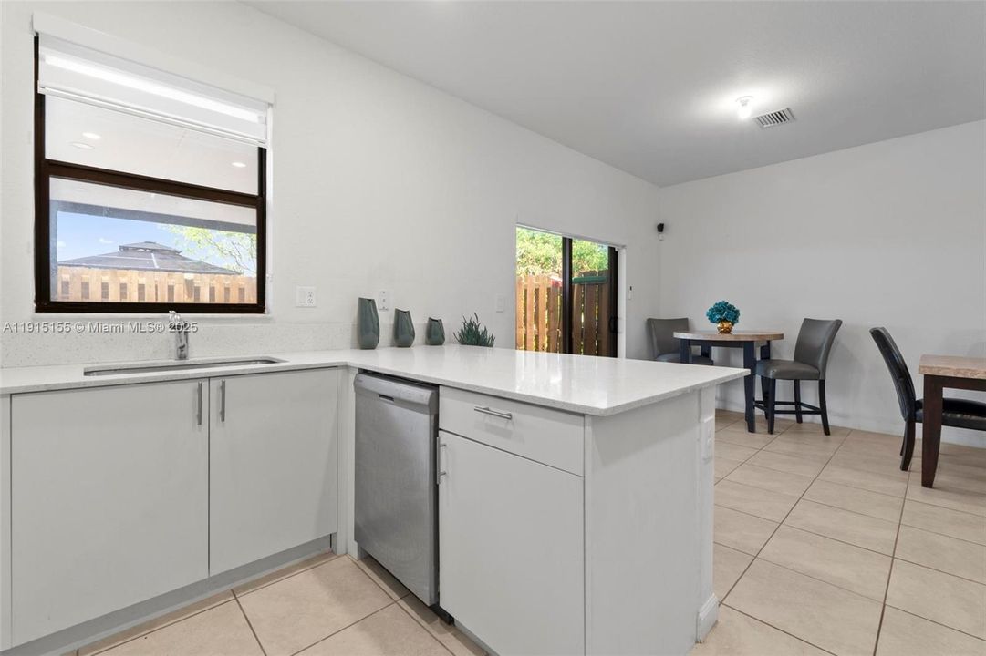 For Rent: $2,800 (3 beds, 2 baths, 1483 Square Feet)