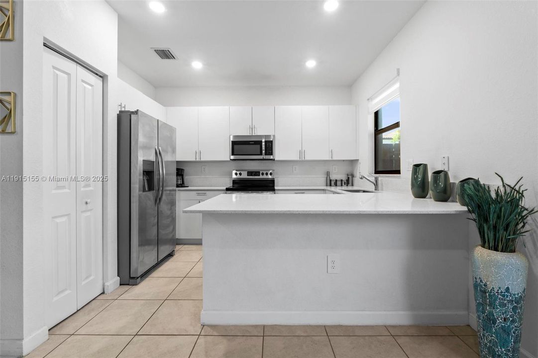 For Rent: $2,800 (3 beds, 2 baths, 1483 Square Feet)