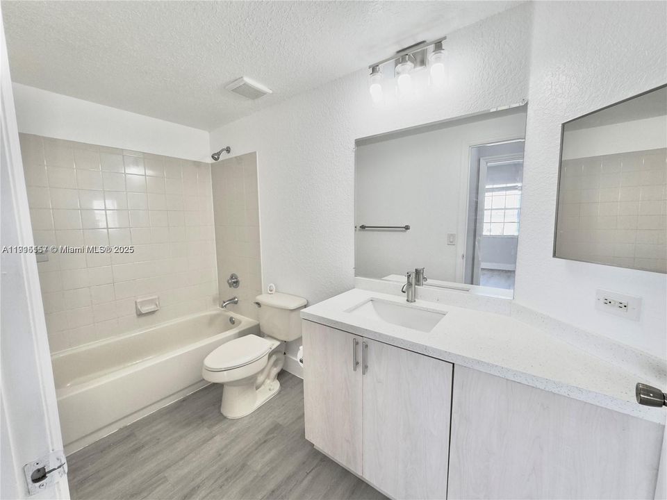 En Venta: $220,000 (1 camas, 1 baños, 878 Pies cuadrados)