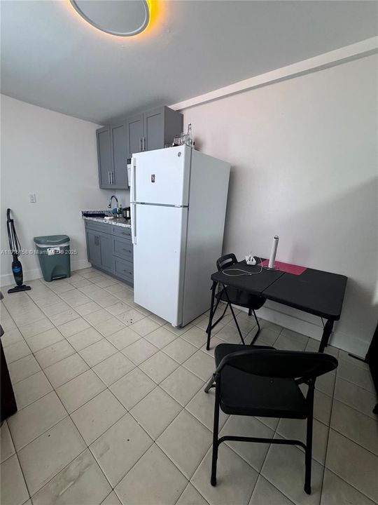 For Rent: $1,300 (0 beds, 1 baths, 2018 Square Feet)
