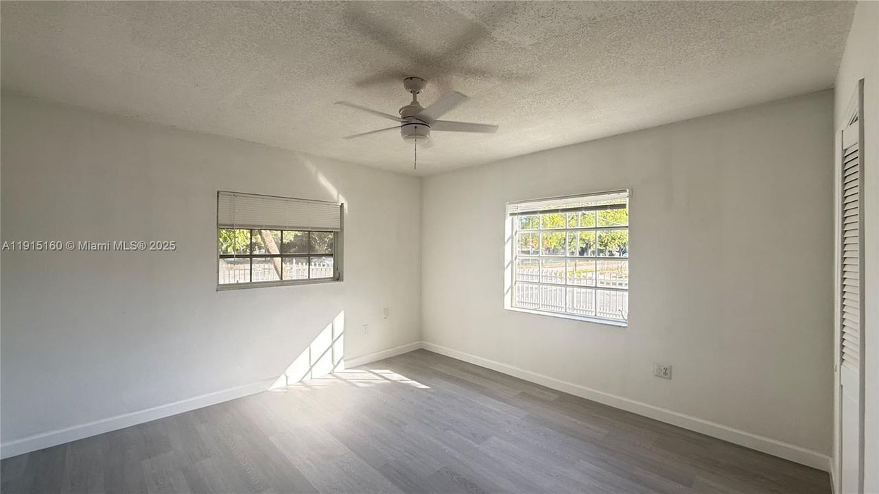 Под контрактом: $3,400 (3 спален, 2 ванн, 1568 Квадратных фут)