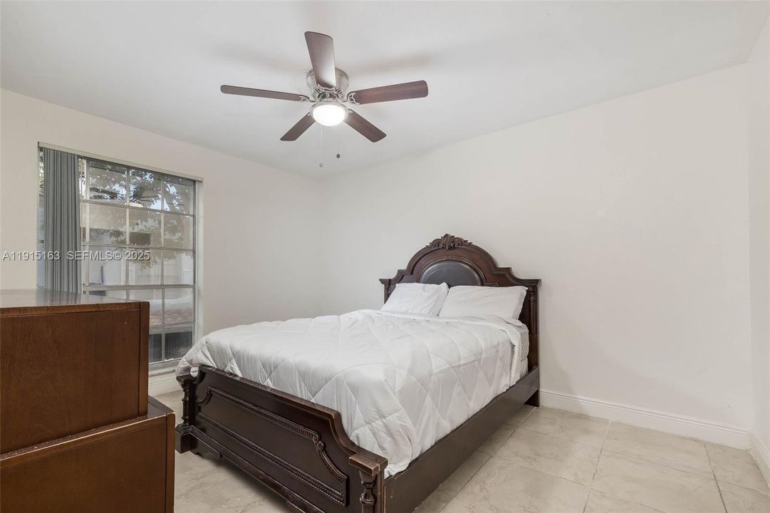 For Sale: $275,000 (2 beds, 2 baths, 955 Square Feet)
