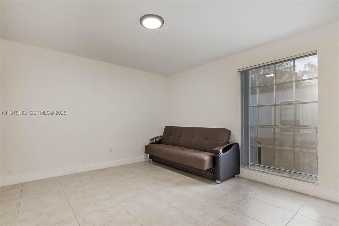 For Sale: $275,000 (2 beds, 2 baths, 955 Square Feet)