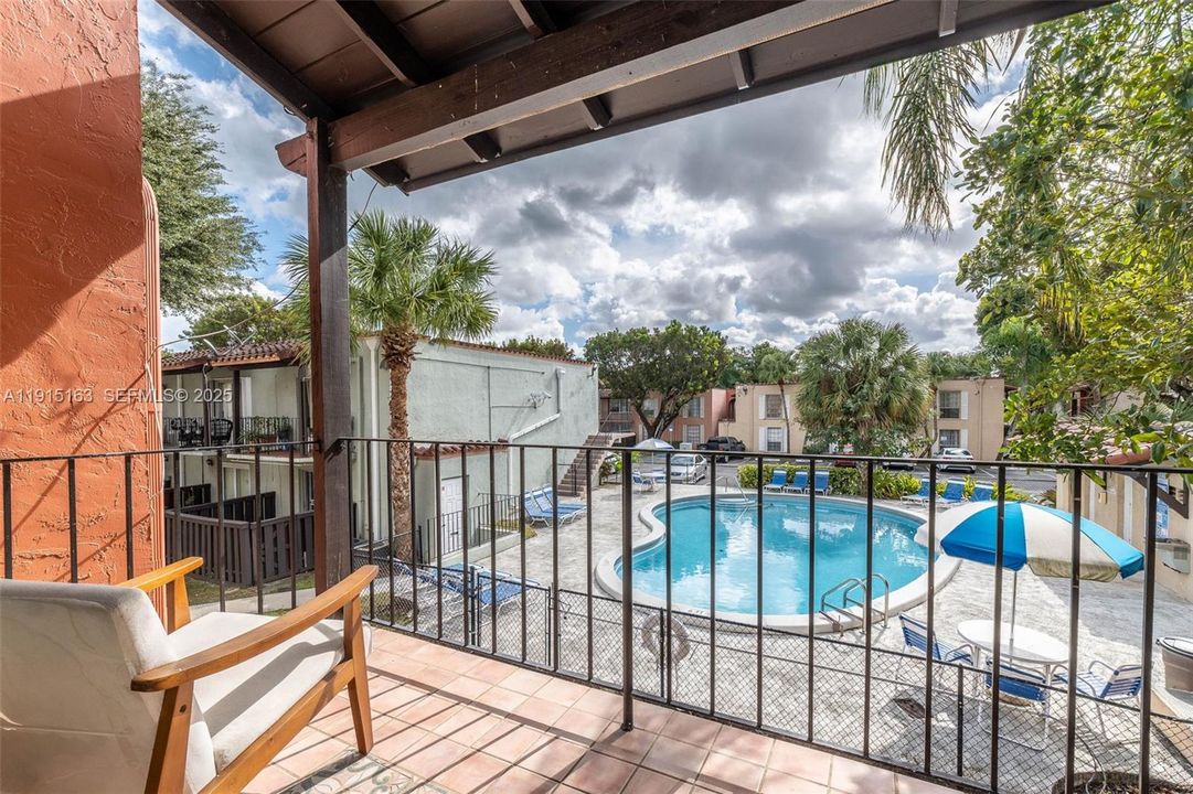 For Sale: $275,000 (2 beds, 2 baths, 955 Square Feet)