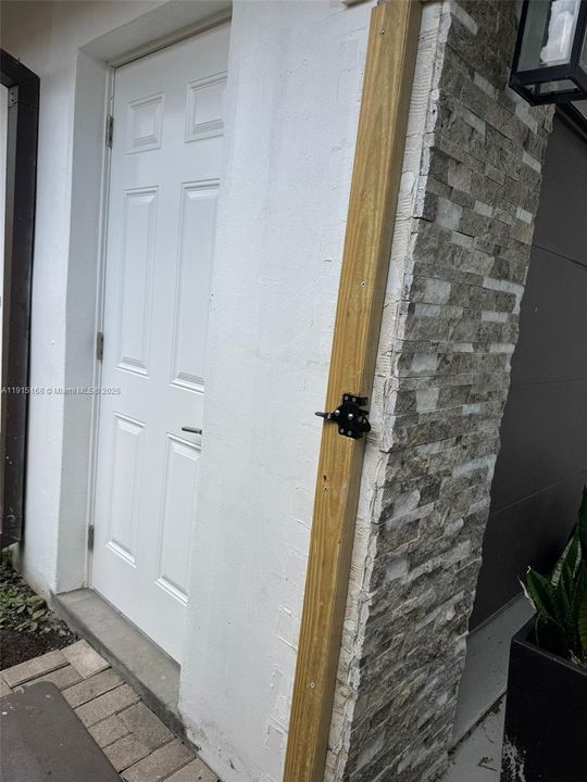 出租: $1,250 (1 贝兹, 1 浴室, 900 平方英尺)