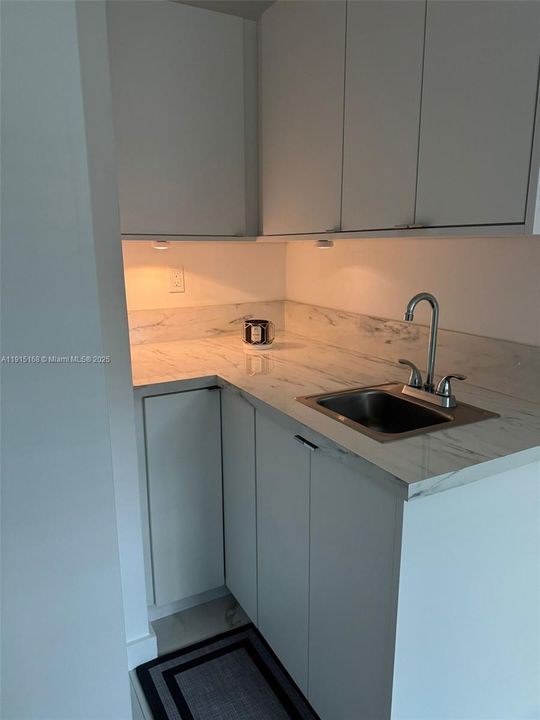 出租: $1,250 (1 贝兹, 1 浴室, 900 平方英尺)