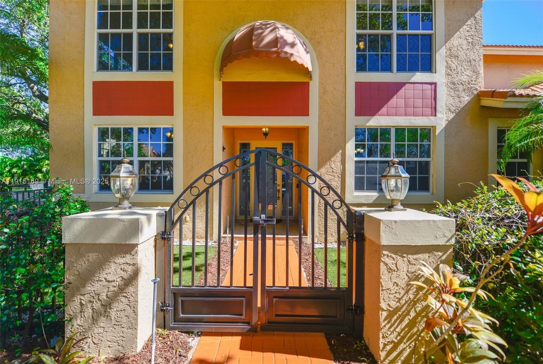 En Venta: $850,000 (5 camas, 3 baños, 2879 Pies cuadrados)