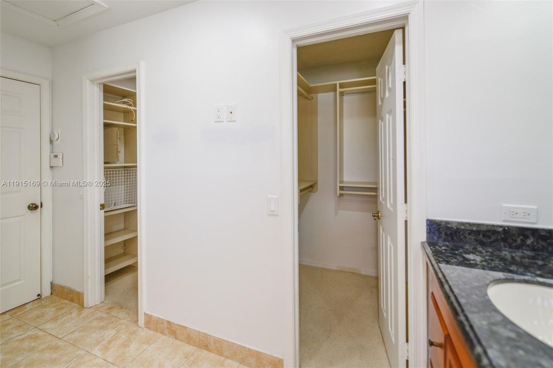 En Venta: $850,000 (5 camas, 3 baños, 2879 Pies cuadrados)