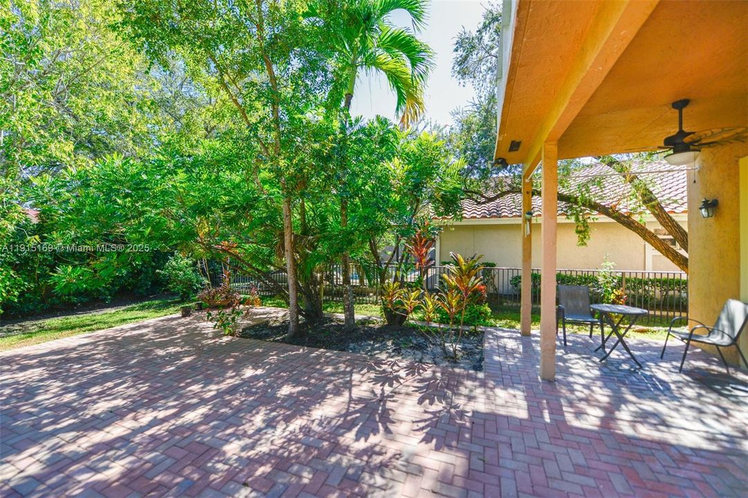 En Venta: $850,000 (5 camas, 3 baños, 2879 Pies cuadrados)