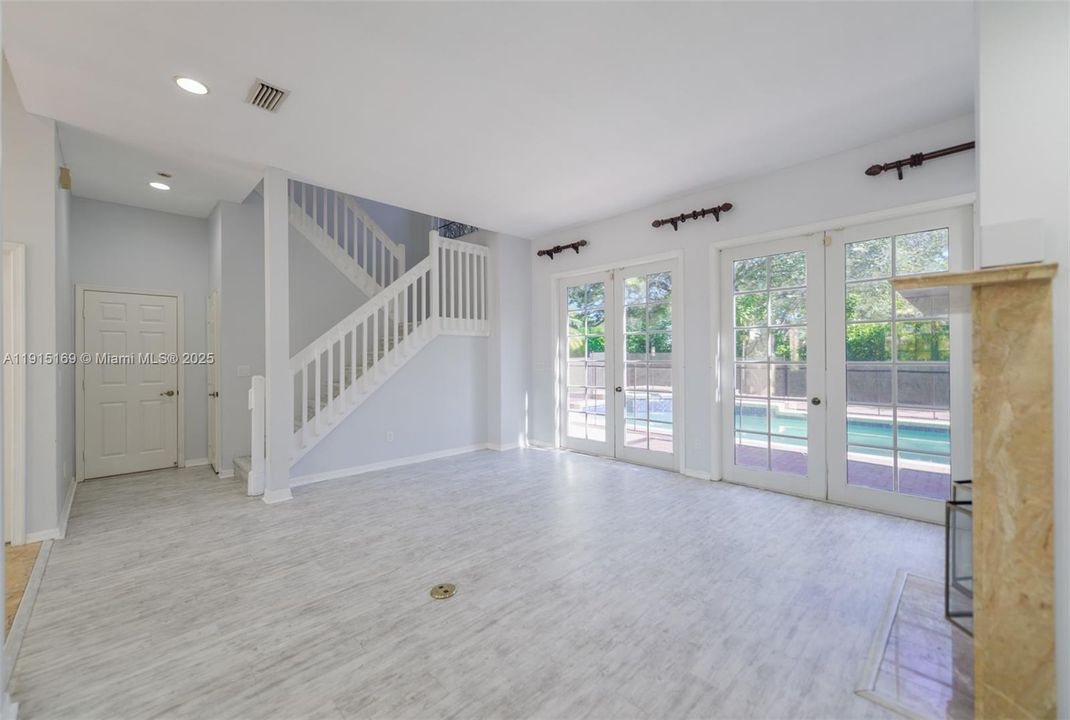 En Venta: $850,000 (5 camas, 3 baños, 2879 Pies cuadrados)