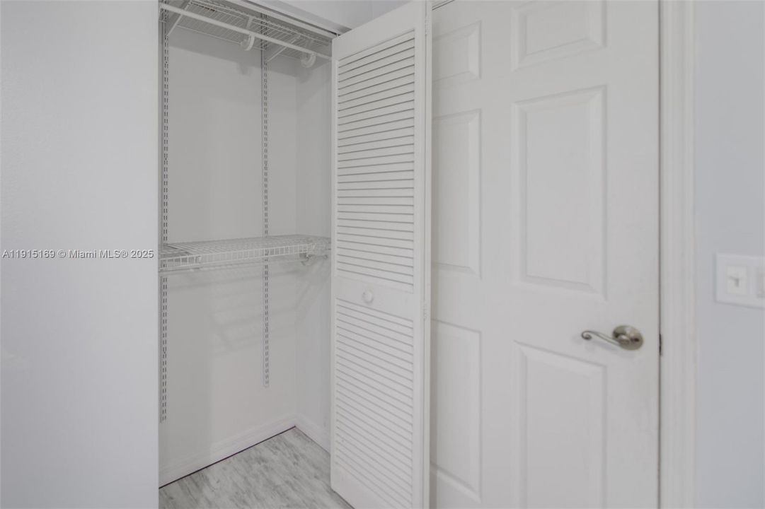 En Venta: $850,000 (5 camas, 3 baños, 2879 Pies cuadrados)