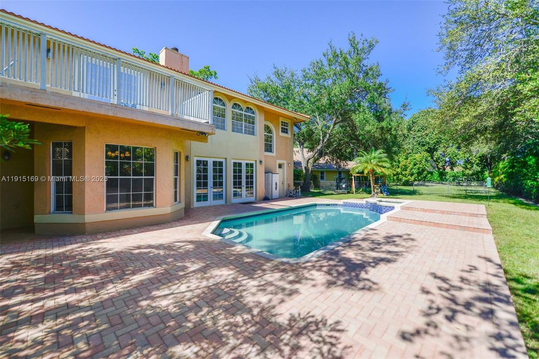 En Venta: $850,000 (5 camas, 3 baños, 2879 Pies cuadrados)