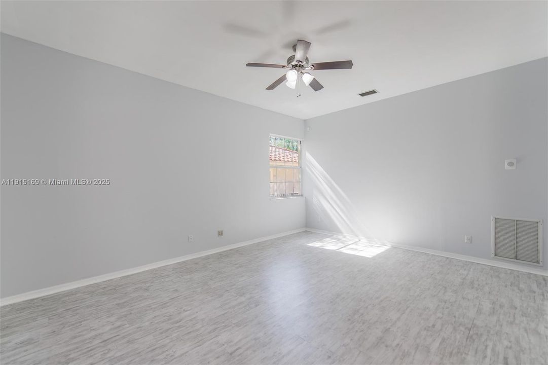 En Venta: $850,000 (5 camas, 3 baños, 2879 Pies cuadrados)