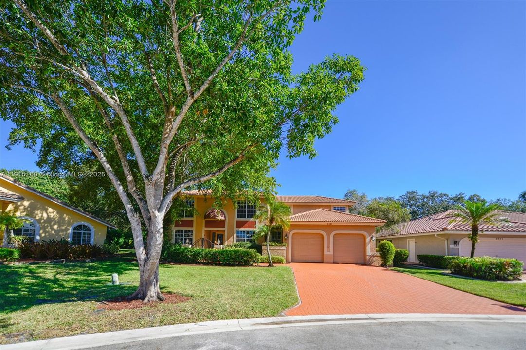 En Venta: $850,000 (5 camas, 3 baños, 2879 Pies cuadrados)