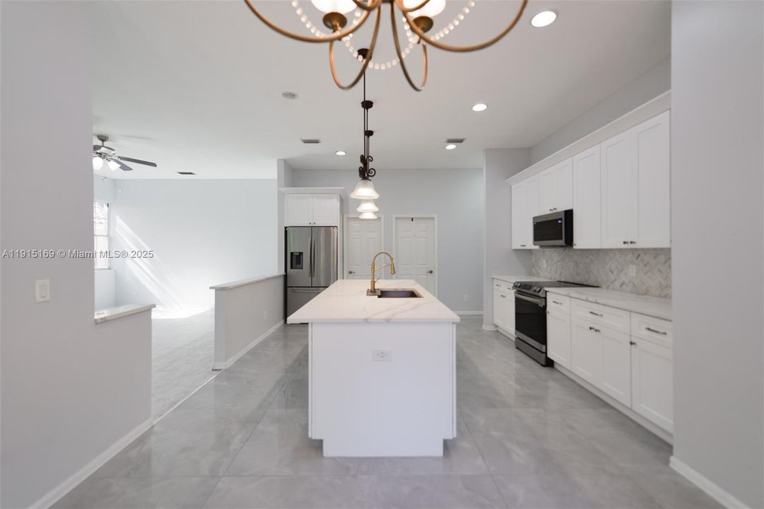 En Venta: $850,000 (5 camas, 3 baños, 2879 Pies cuadrados)