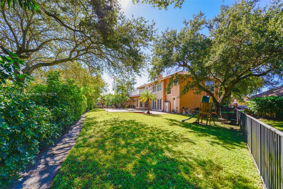 En Venta: $850,000 (5 camas, 3 baños, 2879 Pies cuadrados)