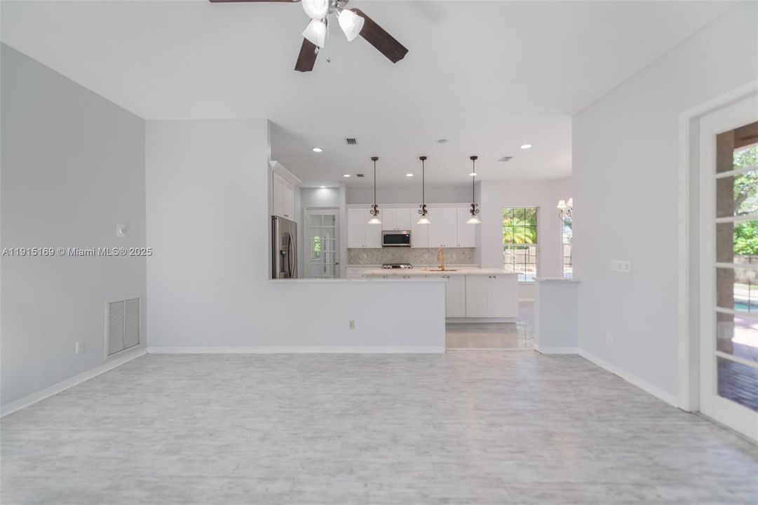 En Venta: $850,000 (5 camas, 3 baños, 2879 Pies cuadrados)