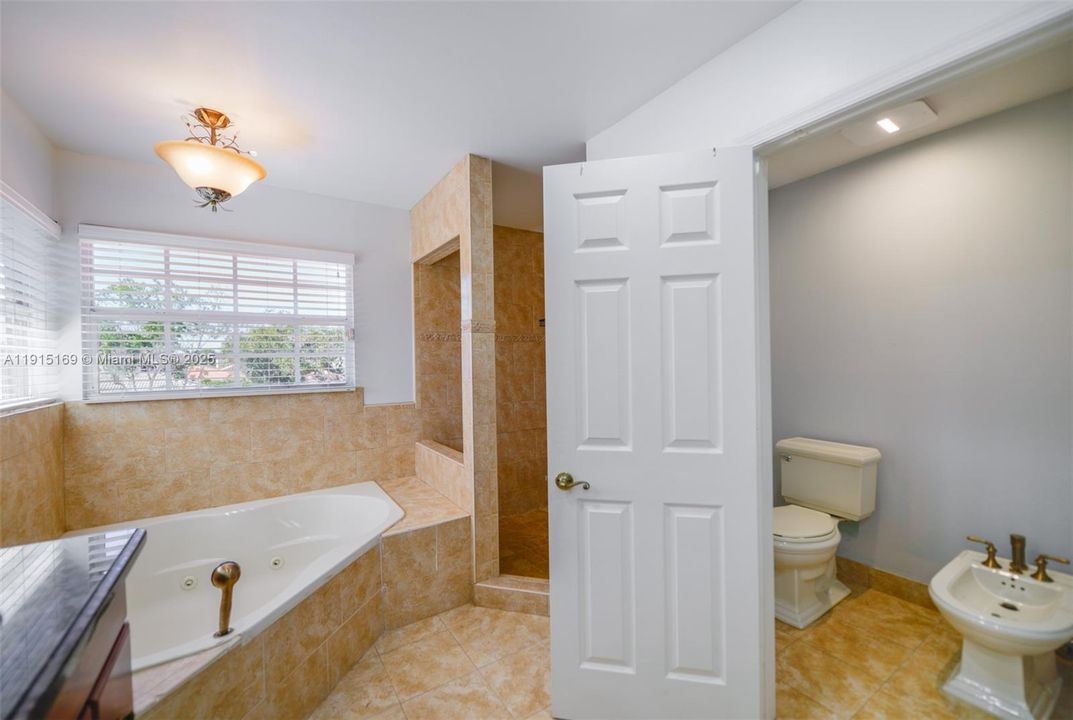 En Venta: $850,000 (5 camas, 3 baños, 2879 Pies cuadrados)