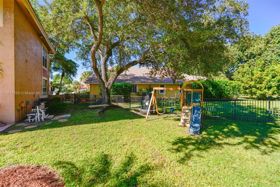 En Venta: $850,000 (5 camas, 3 baños, 2879 Pies cuadrados)