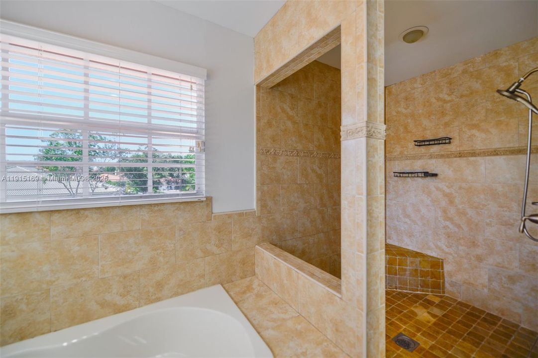 En Venta: $850,000 (5 camas, 3 baños, 2879 Pies cuadrados)