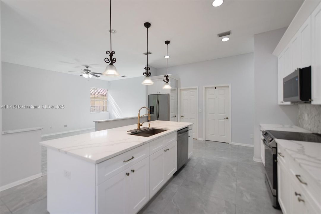 En Venta: $850,000 (5 camas, 3 baños, 2879 Pies cuadrados)